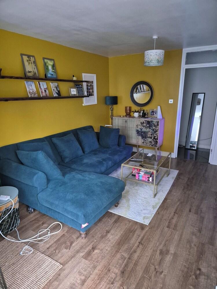 Quality One Bedroom Flat - Tap to explore photos