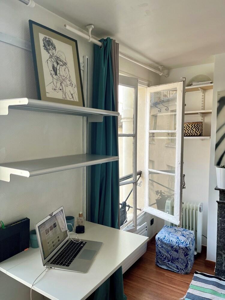 Quiet Studio, Elevator Queen size bed+extra mattress for a kid < 10 years - AC - Tap to explore photos