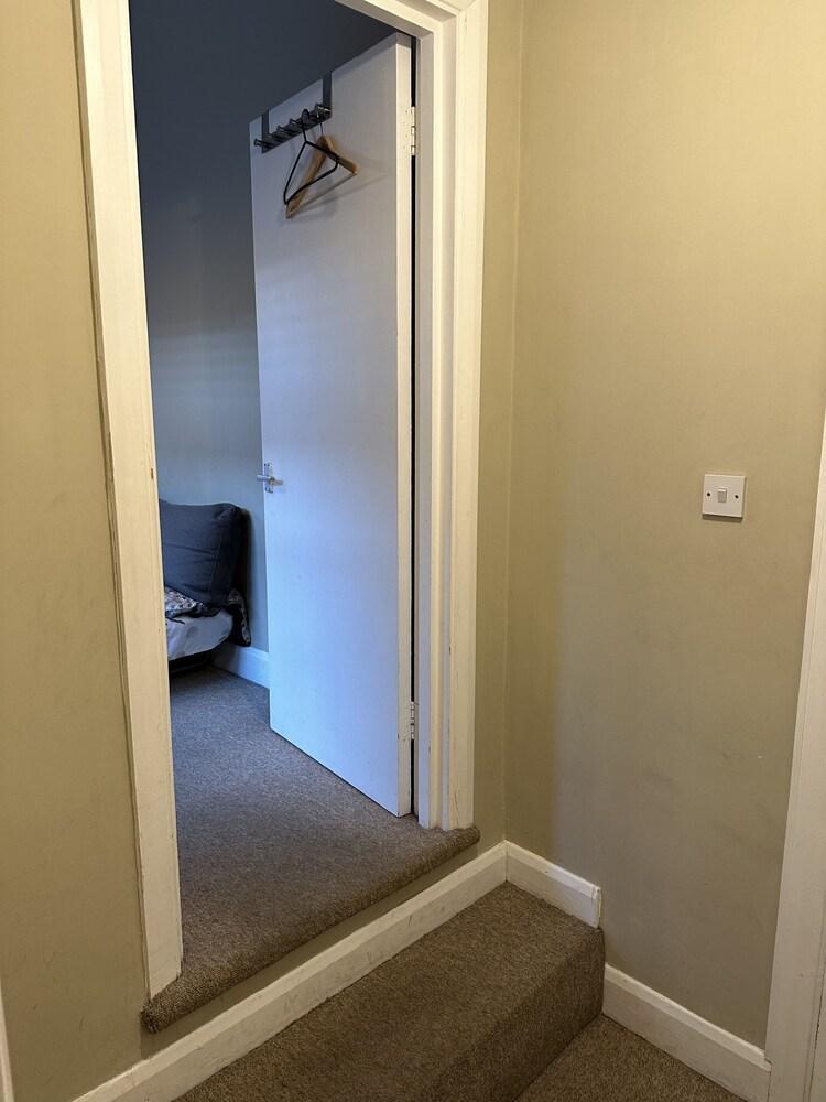 Quiet Paddington studio Apartment - Tap to explore photos