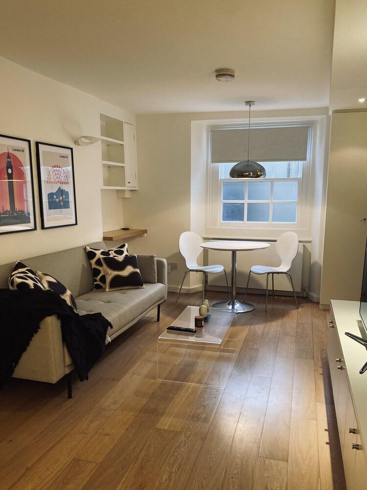 Regent’s Park/Marylebone Studio Flat - Tap to explore photos