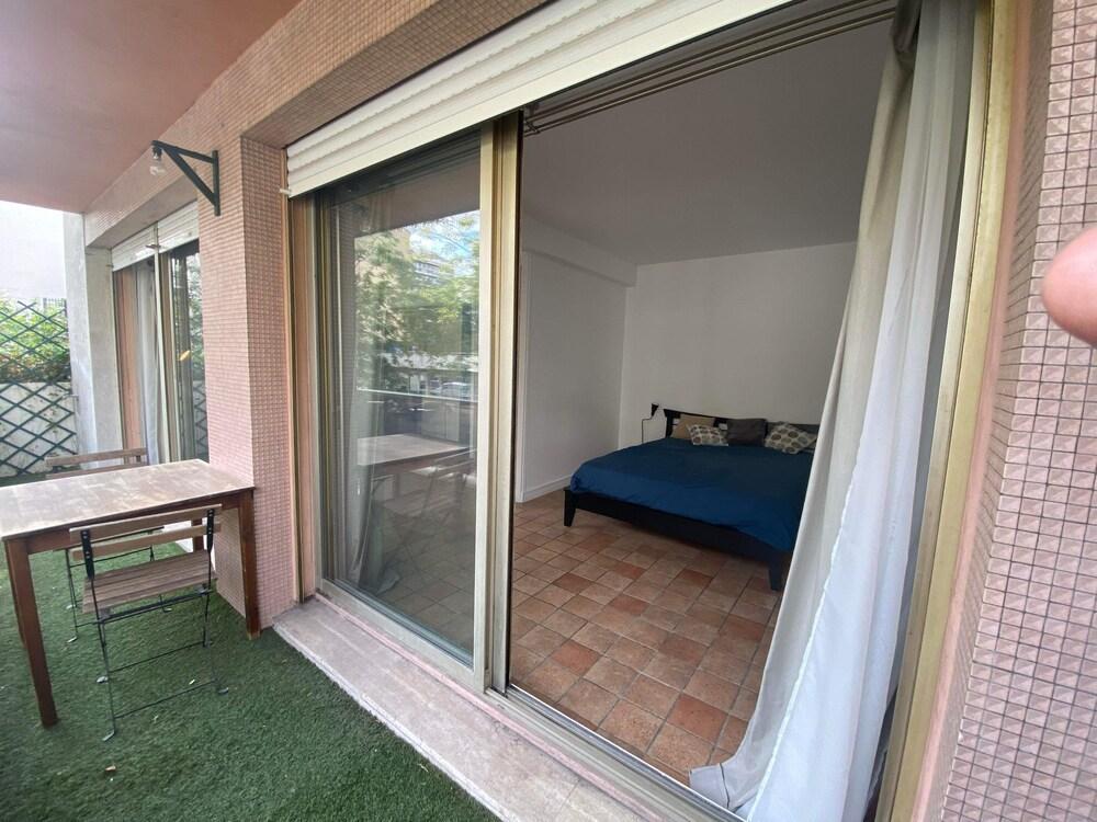 Rental near the Eiffel Tower - Tap to explore photos