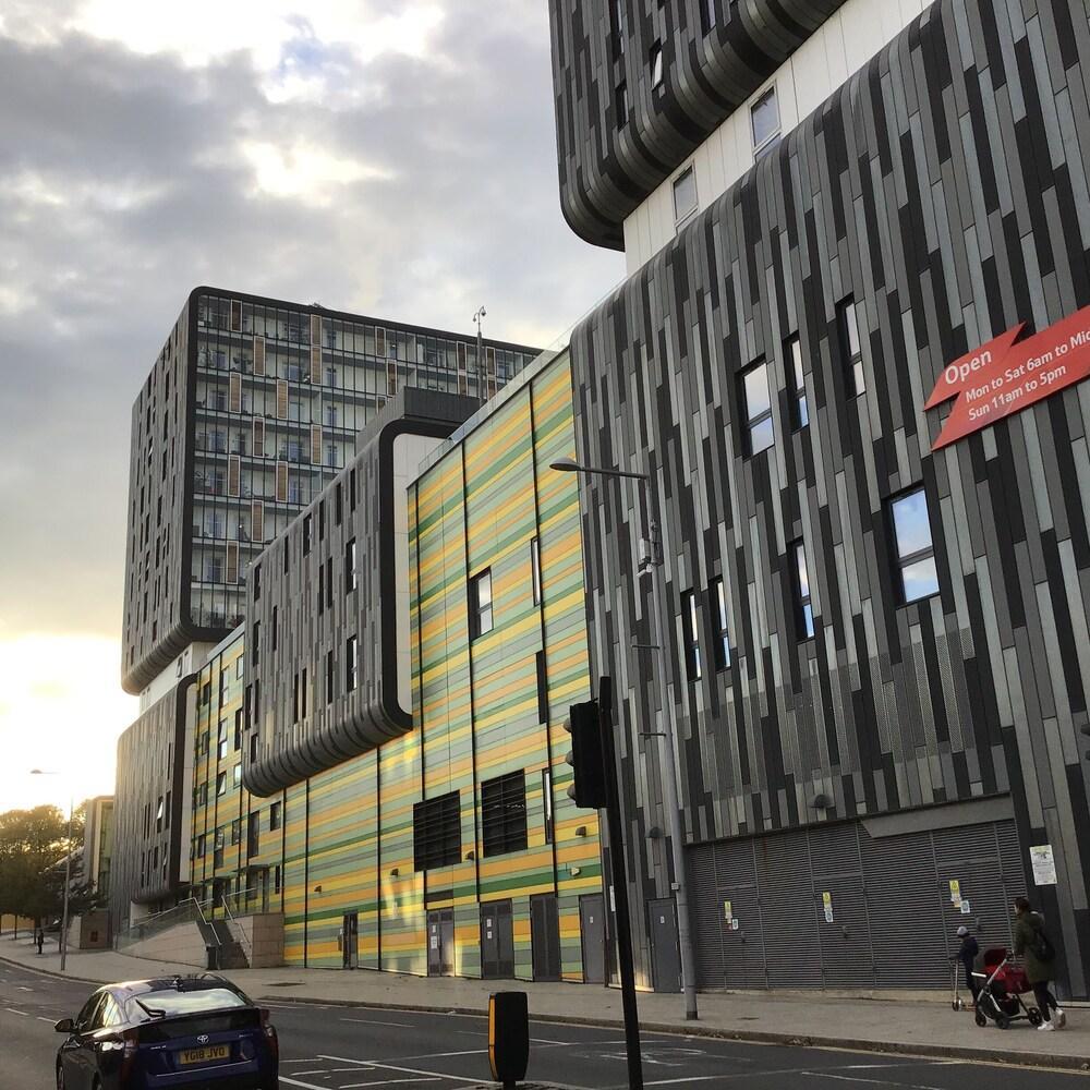 RESIDENTIAL QUARTERS, GENERAL GORDON SQUARE, Stunning