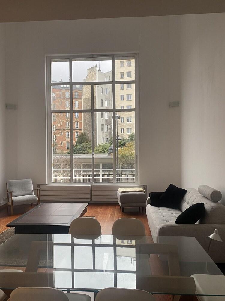 Spacious Loft in Paris Trocadero - Tap to explore photos