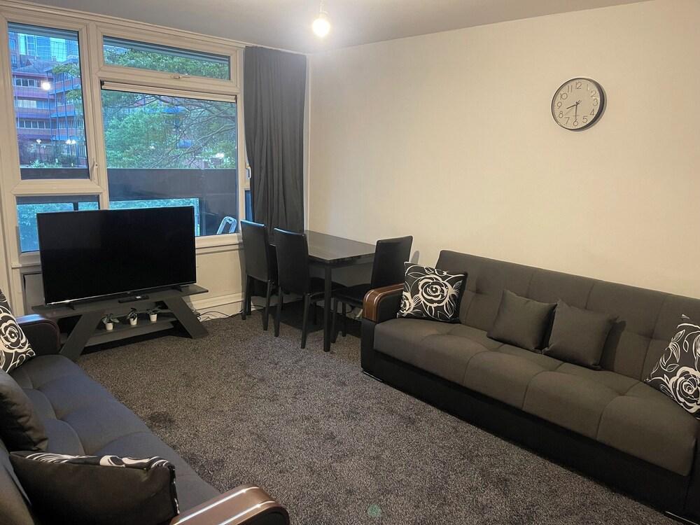 Self Catering Apartment in Vauxhall. - Tap to explore photos