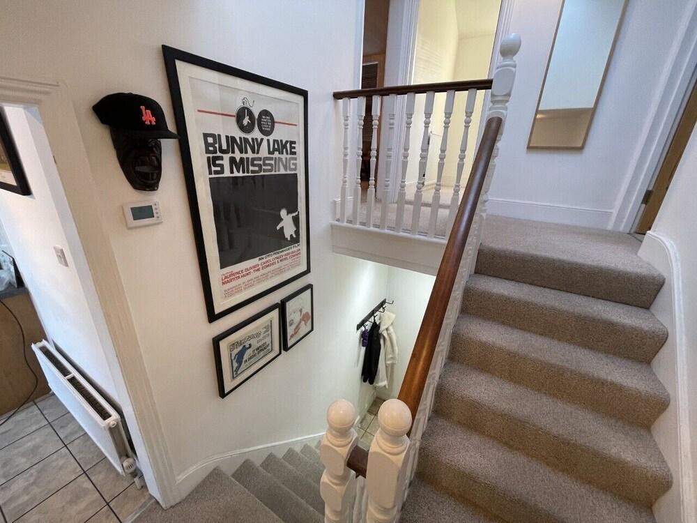 Spacious two bedroom flat in prestigious Highgate