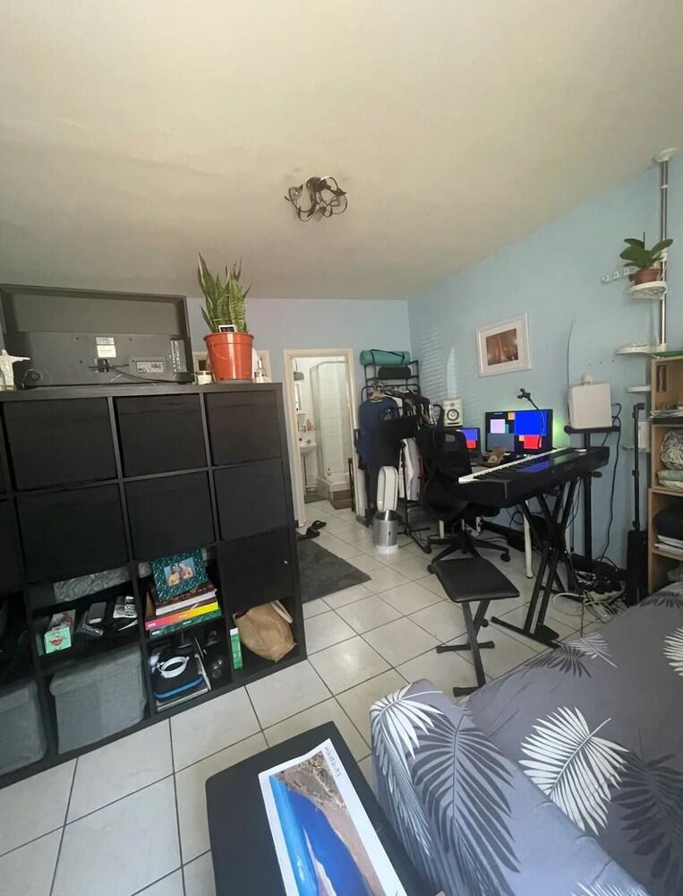 Small Self Contained Flat Central London Camden - Tap to explore photos