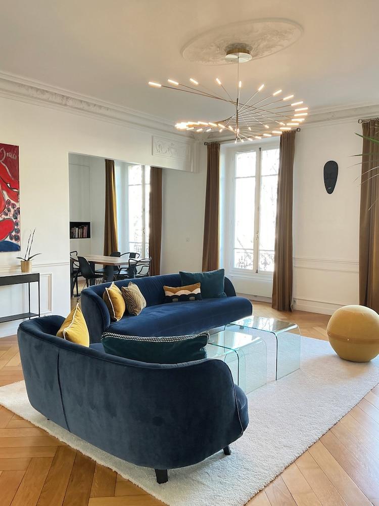 Spacious 150sqm Luxury Apartment in Paris Center - Tap to explore photos