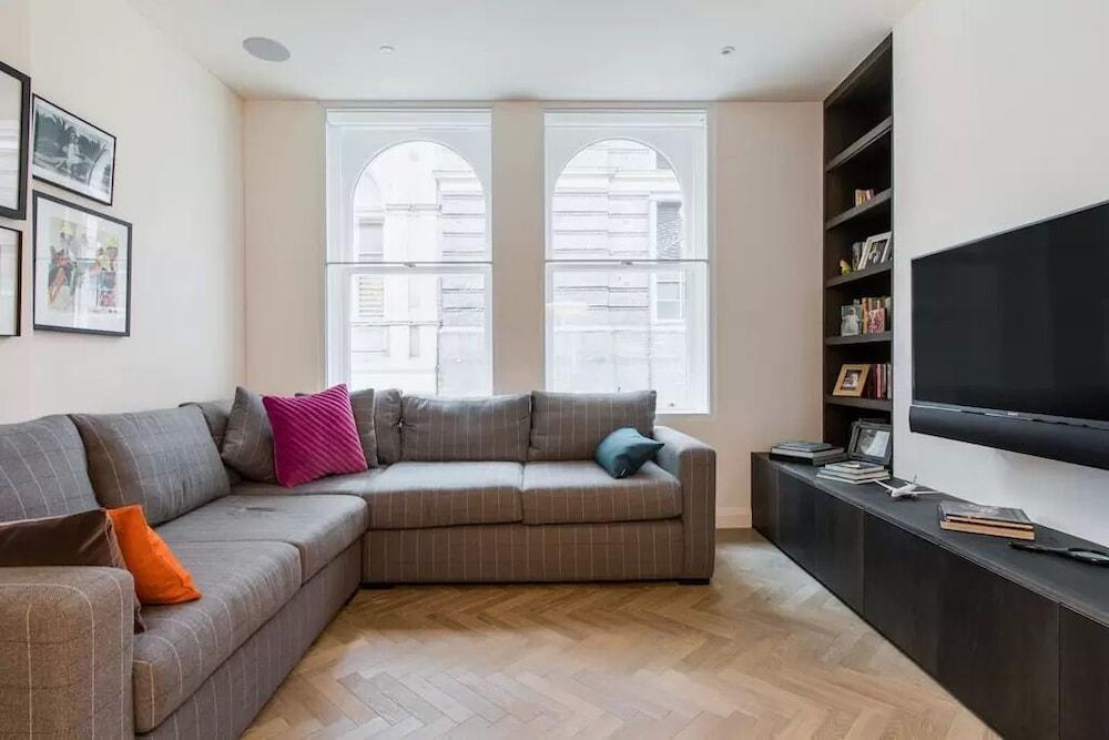 Spacious Apartment - Covent Garden (2) - Tap to explore photos