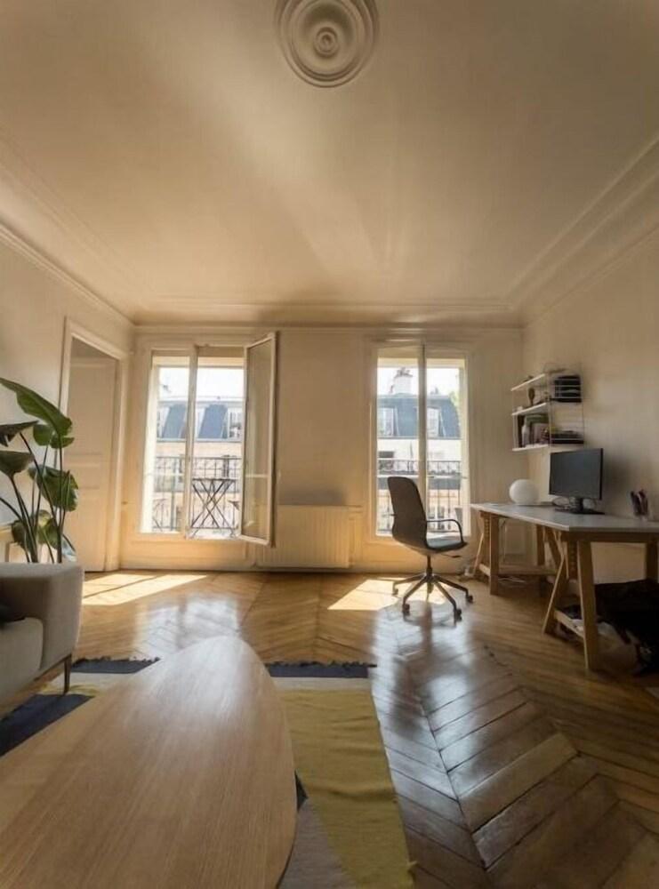Spacious flat 70sqm with balcony near Canal ST Martin