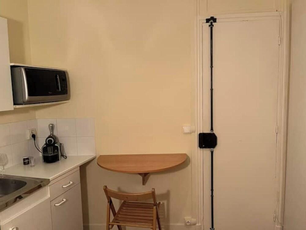 Studio near Trocadéro and Arc de Triomphe