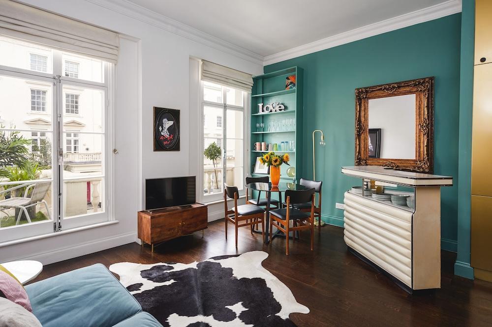 Stunning Central London Balcony Apartment