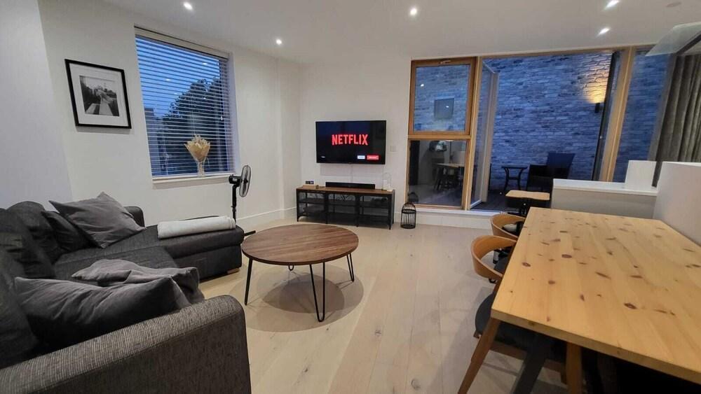 Stunning 1 bedroom duplex apartment - Tap to explore photos