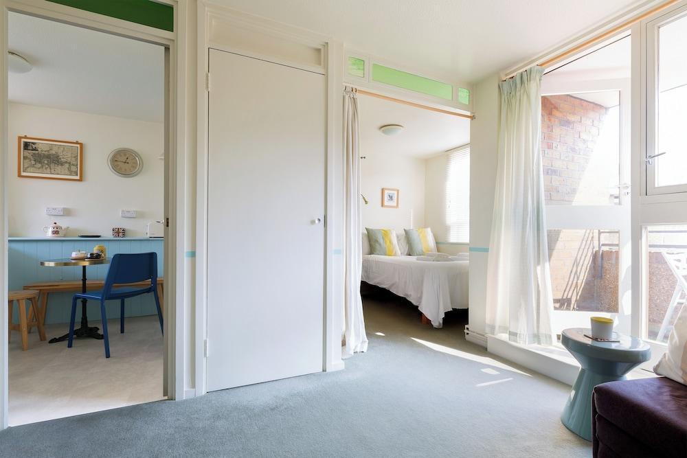 St Katharine Docks | By Tower Bridge | Studio Flat - Tap to explore photos