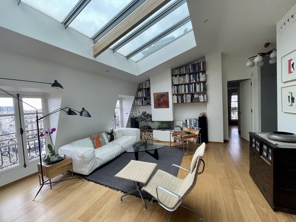 Stunning Penthouse in the Marais - Tap to explore photos