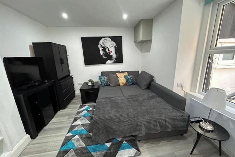 Studio apartament in Clapham - Tap to explore photos