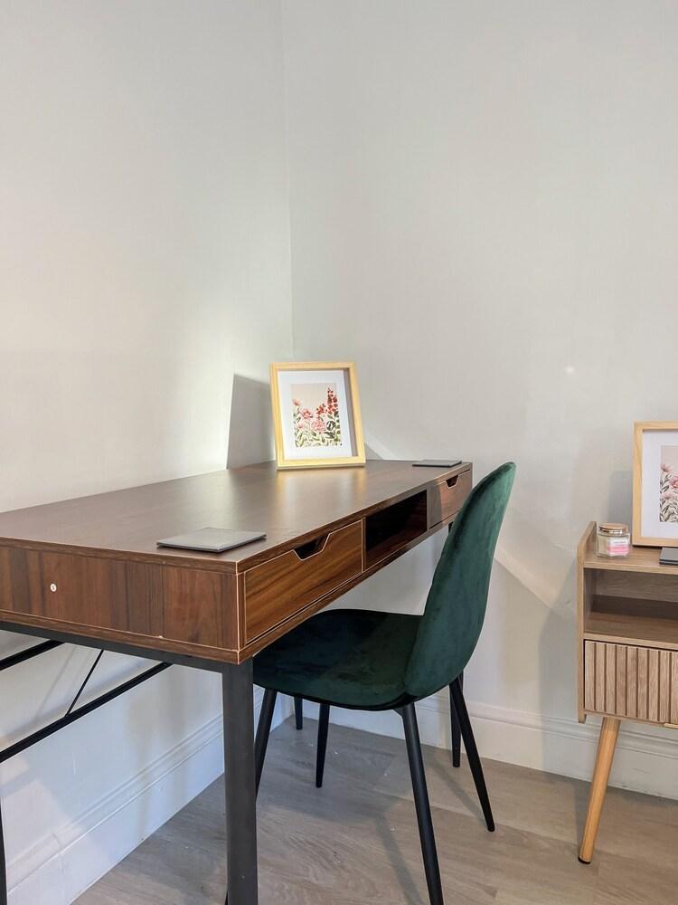 Studio Perfect for City Explorer - Tap to explore photos