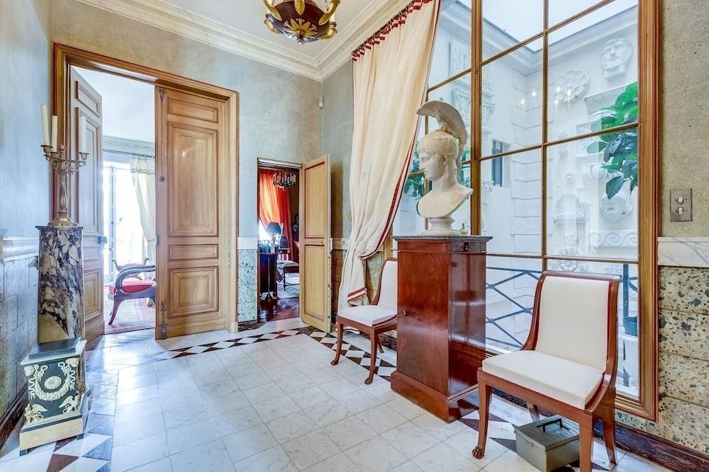 Stunning 1 bed Louvre home w/ washing machine and dishwasher
