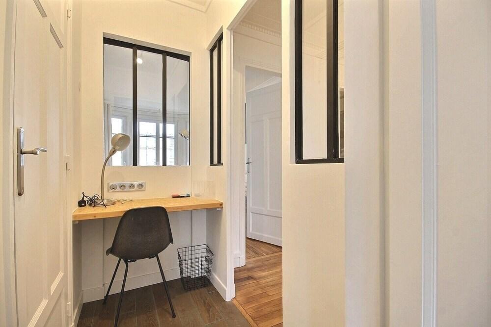 Superb, bright and comfortable family apartment - Tap to explore photos