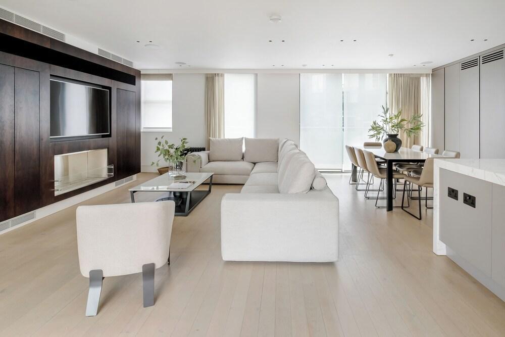 Stunning Mayfair Duplex Penthouse with AC, private elevator and Balconies - Tap to explore photos
