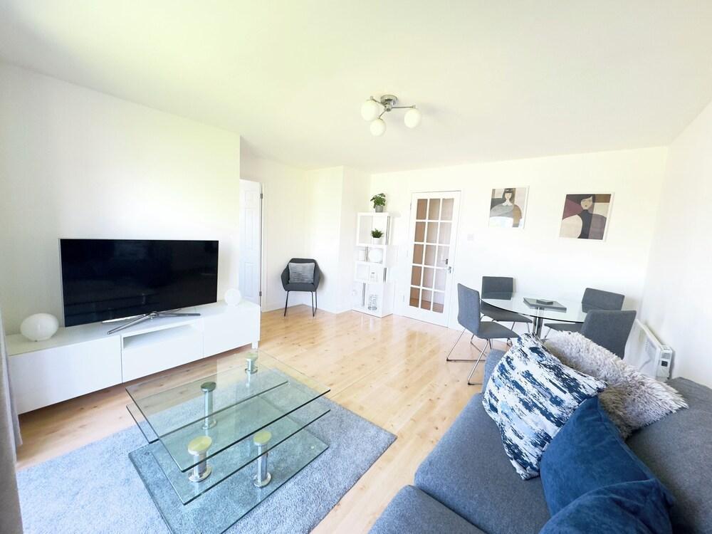 Thames view apartment in London