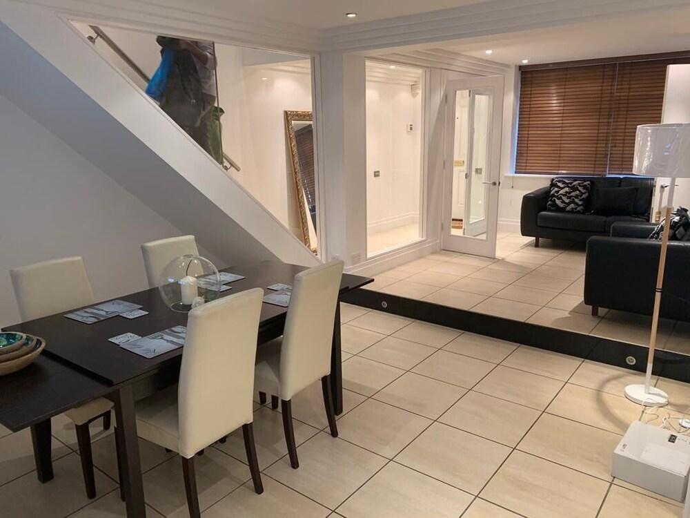 Stylish 2 Bedroom Mews in Central already - Tap to explore photos