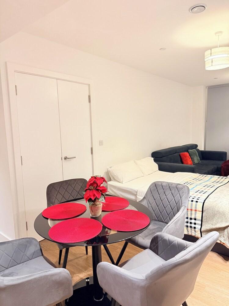Stylish Kidbrooke station studio - Tap to explore photos