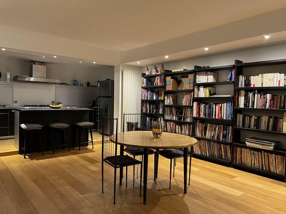 Town house with terace - Tap to explore photos
