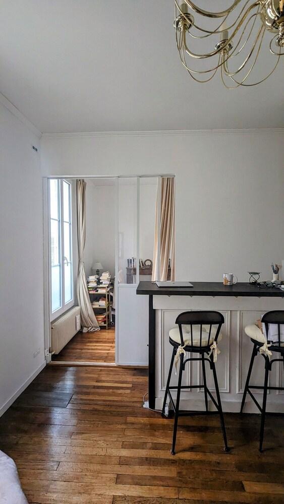 Typical small and bright Parisian flat - Tap to explore photos