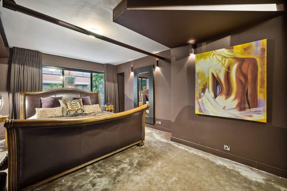 Wapping Thames Penthouse- 2,000 sq ft - Tap to explore photos