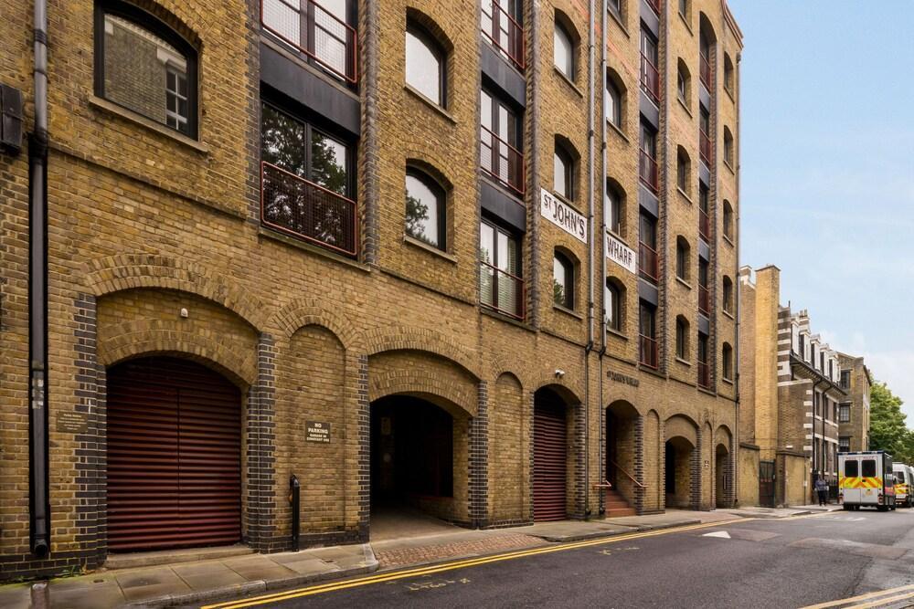 Wapping Thames Penthouse- 2,000 sq ft