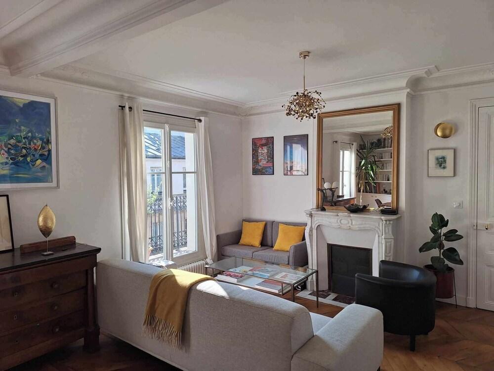 Trocadero - 2BR - view on Eiffel Tower - Quiet 70m²-balcony - Tap to explore photos