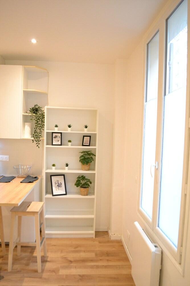 Your ideal pied-à-terre in Montmartre! - Tap to explore photos