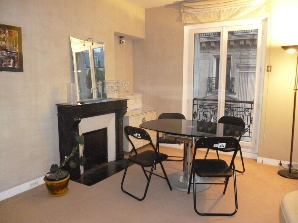 Voltaire. 62m2 apartment with parking. - Tap to explore photos