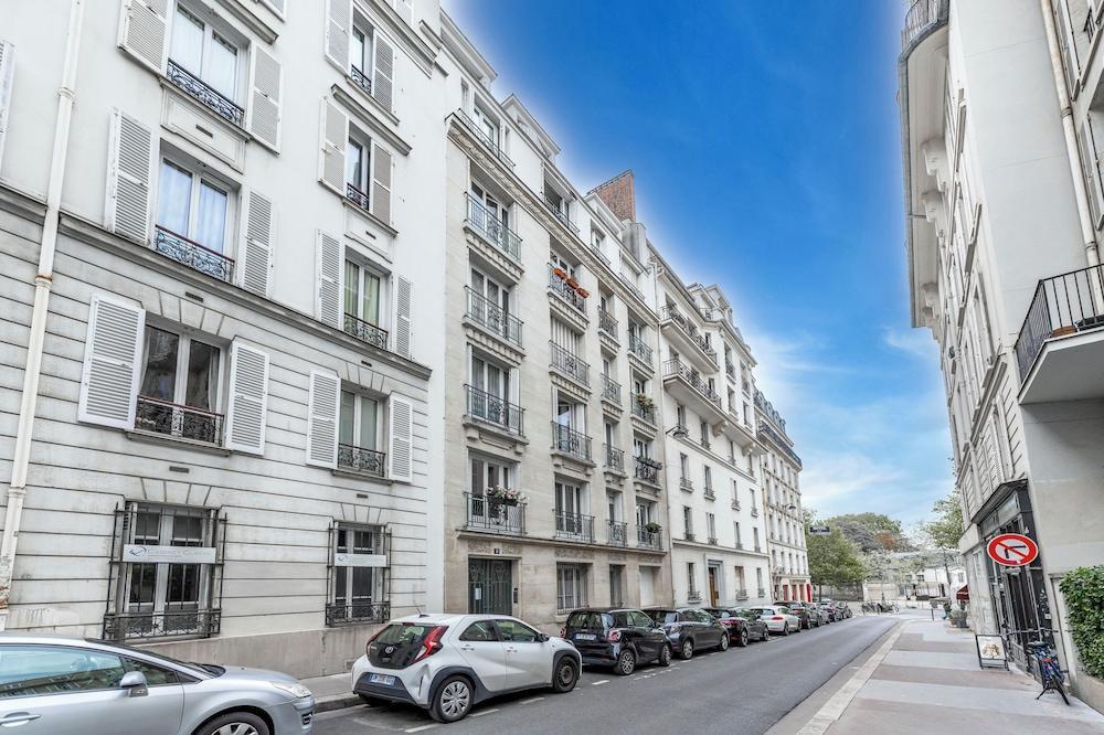 We Parisian * Invalides* Cozy Home