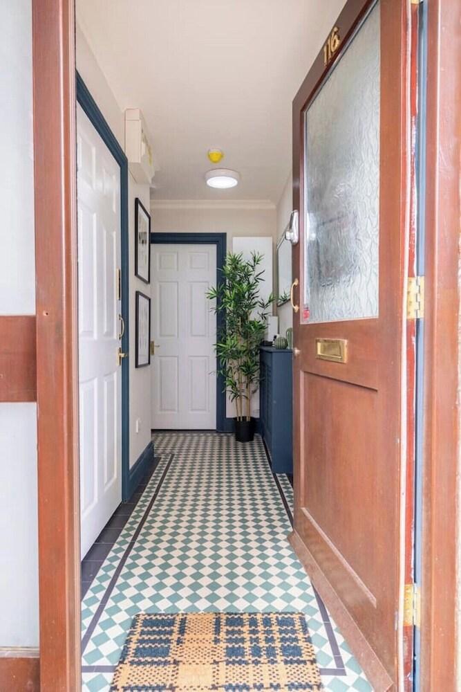 Zone 2 on budget: Central Modern Micro Studio for2 - Tap to explore photos