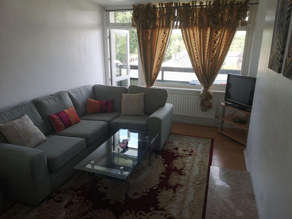 Wonderful 2 bedrooms apartment - Tap to explore photos