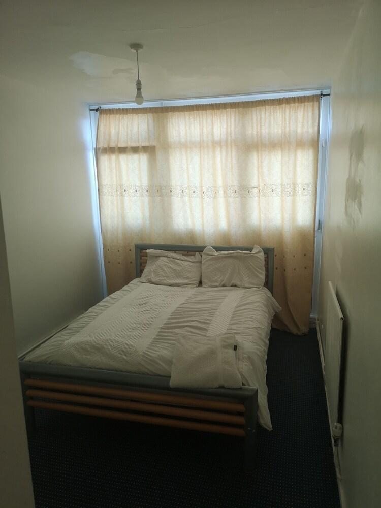 Wonderful 2 bedrooms apartment - Tap to explore photos