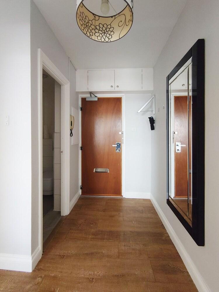 Zone 1, 3 bedroom apartment - Tap to explore photos