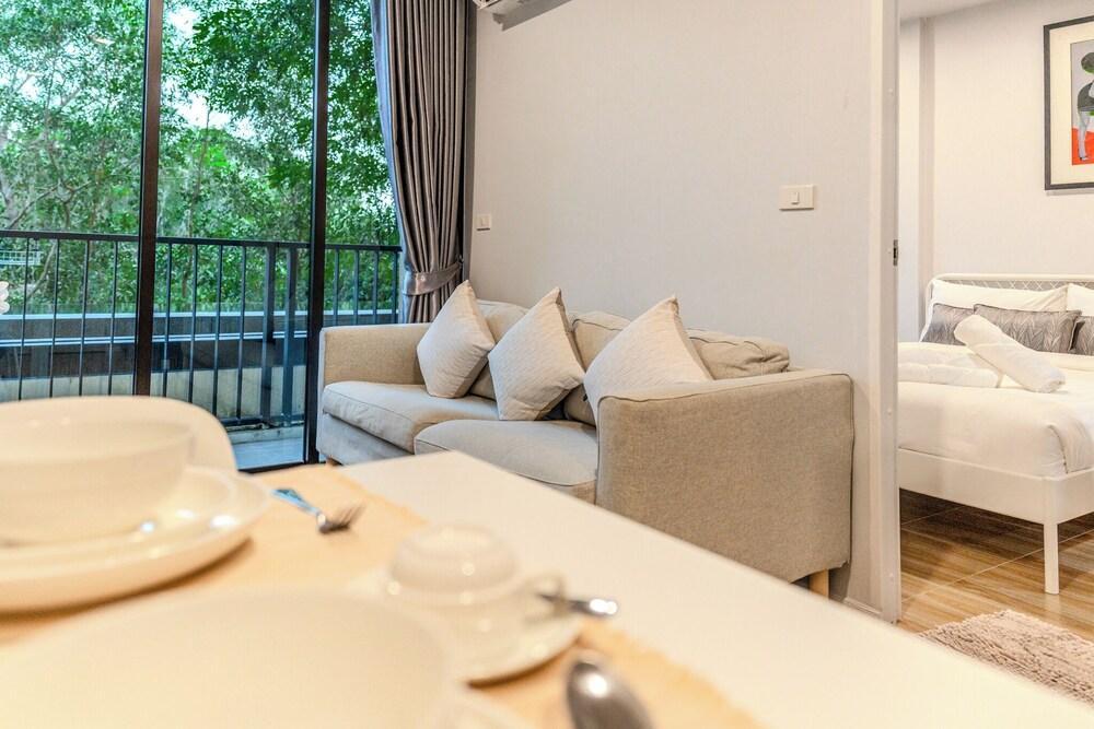 ZCapeX2 1BR 2nd Floor, Pool View & Fast Wifi by SilqStay