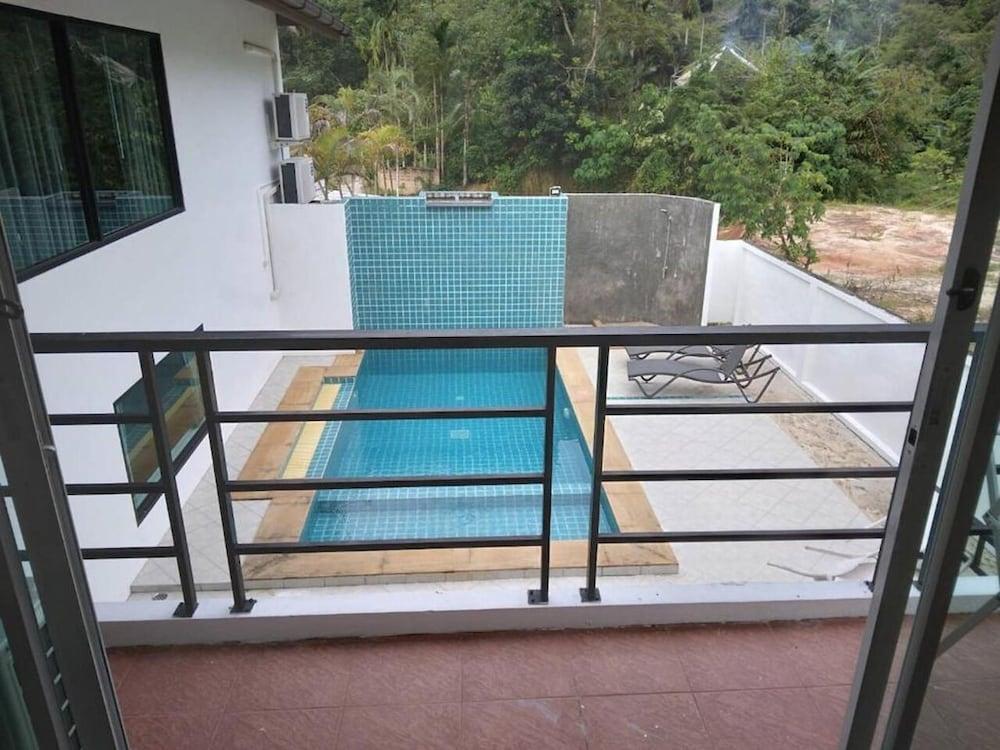 Charming Hillside 3 Bedroom Vacation Home with Pool - Tap to explore photos