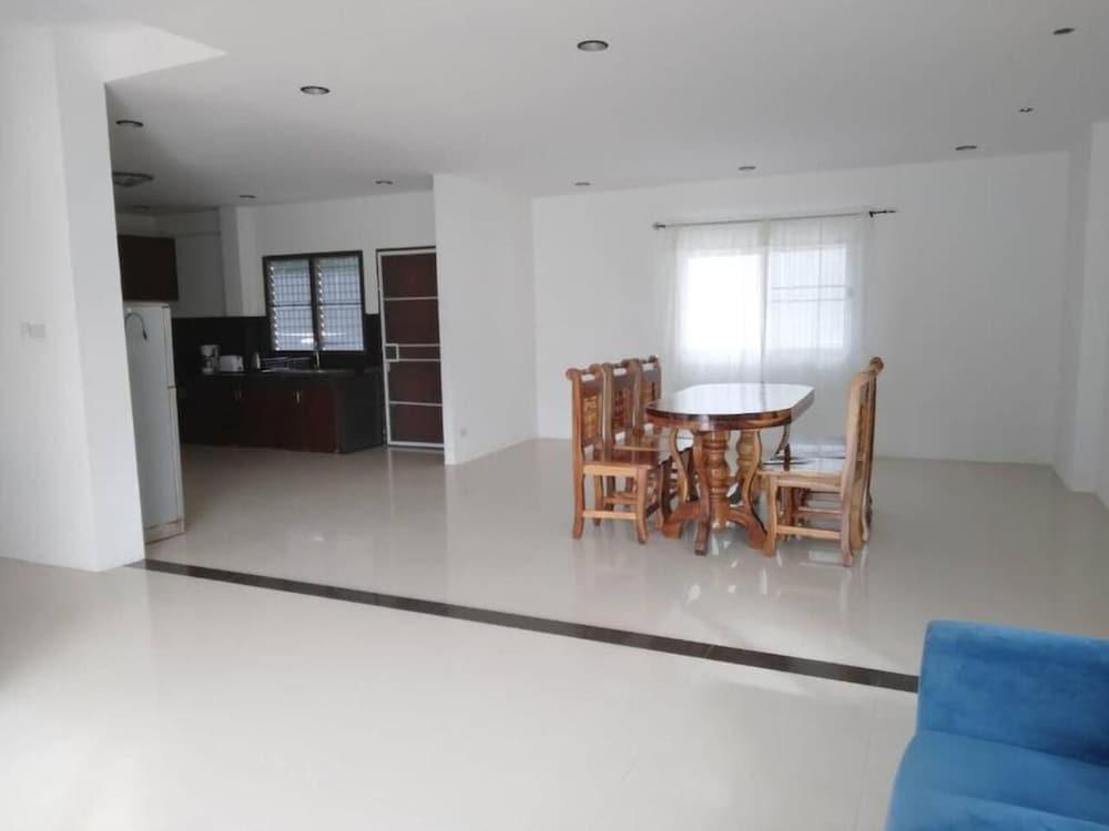 Charming Hillside 3 Bedroom Vacation Home with Pool