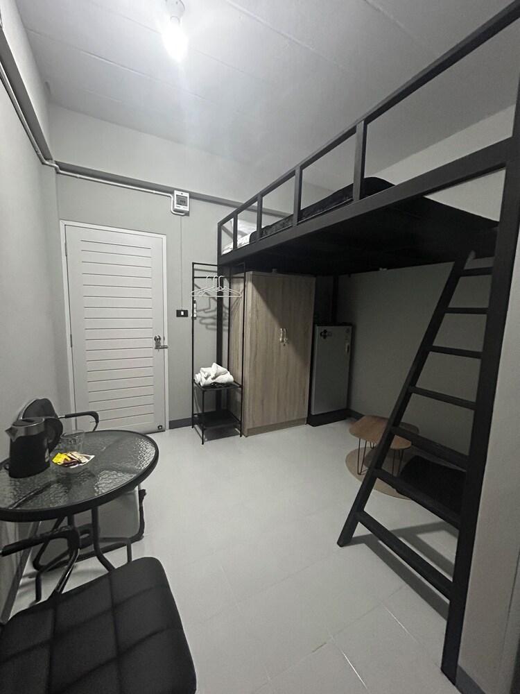 Munchies B&B – Quiet, Clean & Convenient - Tap to explore photos