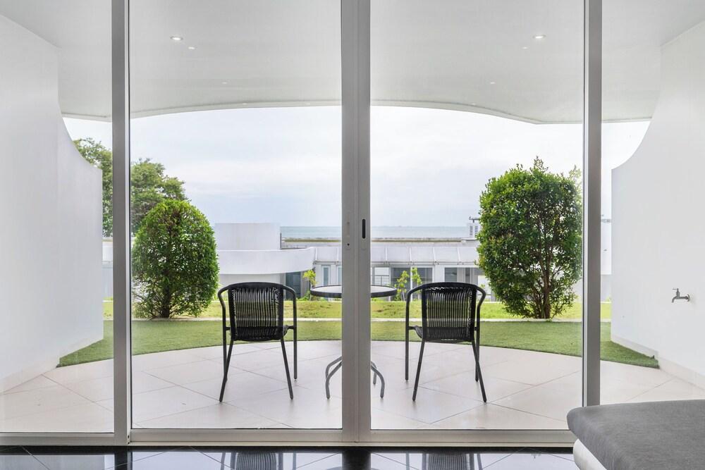 Spacious Serenity - Quiet One Bedroom