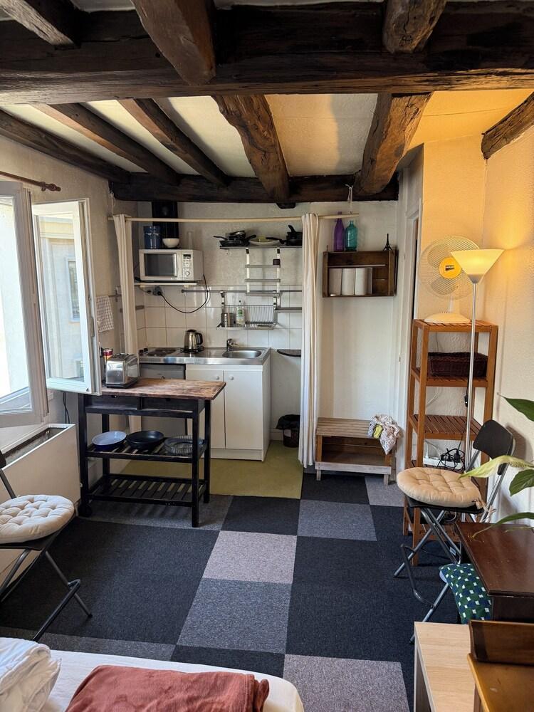 Beautiful Studio-flat Completely Renovated - Paris Grands Boulevards 75002 - Tap to explore photos