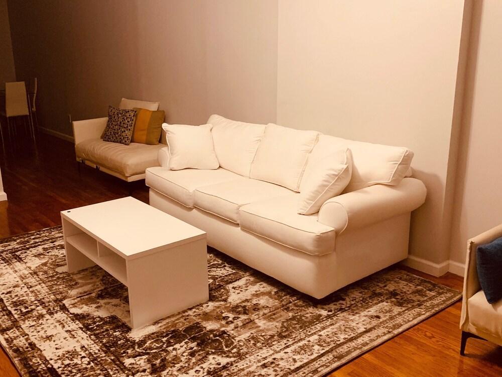 Classy 2 Bedroom/10 mins from BARCLAYS CTR/Clinton Hills