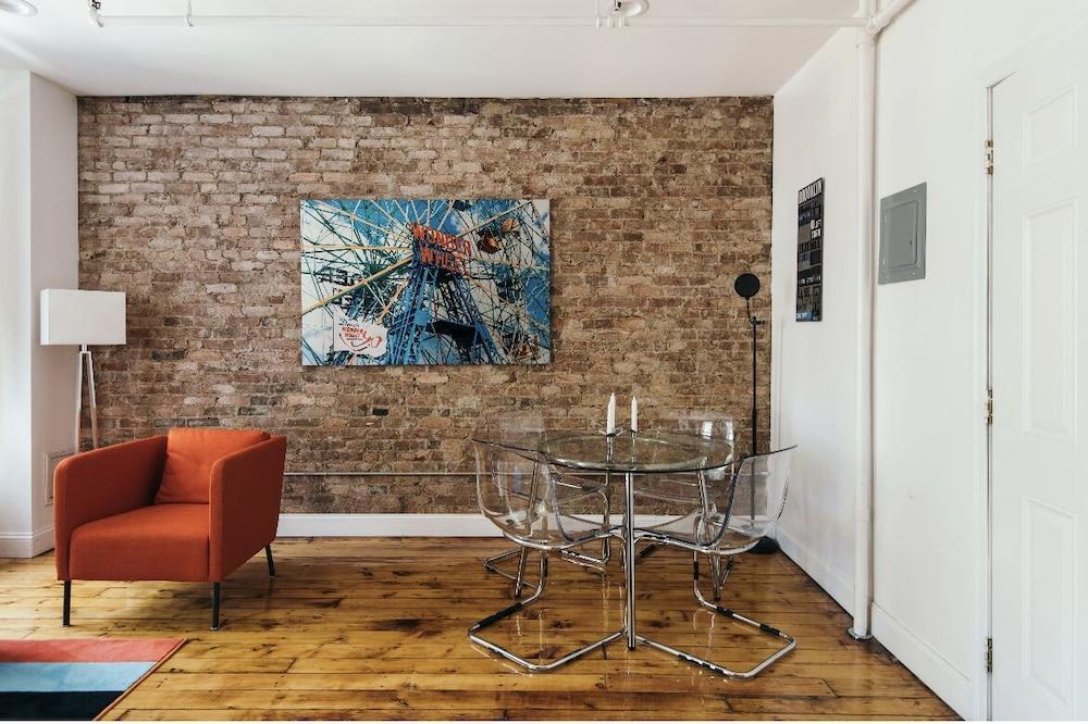 Sumptuous Brownstone Apt in the Heart Fort Greene - Tap to explore photos