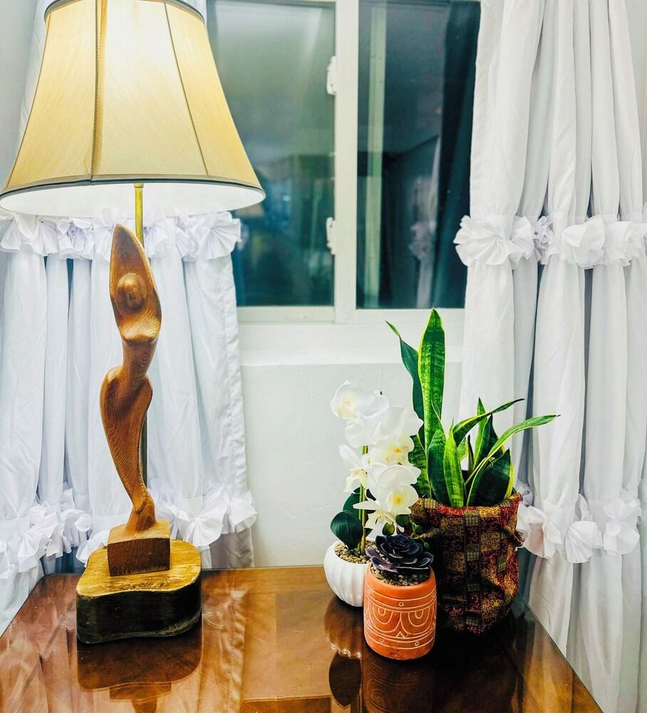 Charming Master En-Suite in Brooklyn Location. Book your stay today! - Tap to explore photos