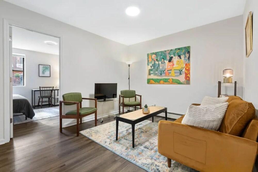 Fabulous BK 3 bd w/ Pvt backyard.