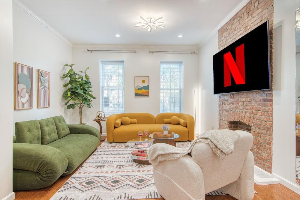 Bushwick Gem with Spacious King Bed 2 Baths with Modern Kitchen & Steps to Train - Tap to explore photos
