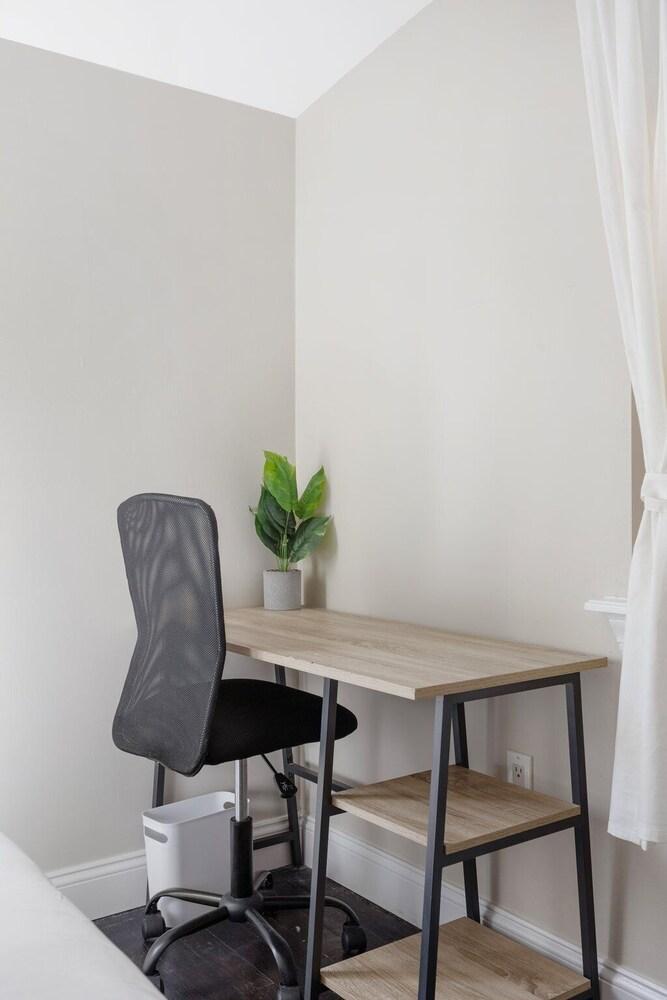 Biggest Duplex w/6BD in Bushwick for 16 Guests - Tap to explore photos
